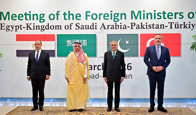 Pakistan FM to attend Cairo meeting as mediators back Iran-US accord
